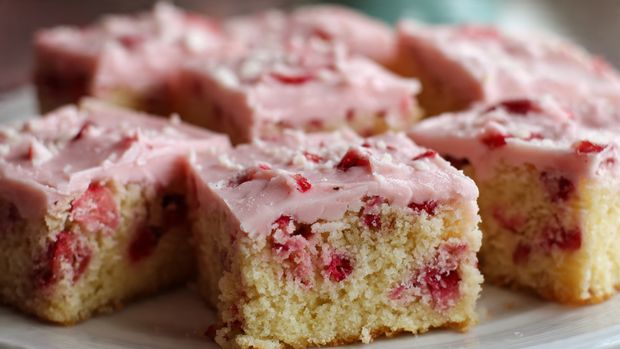 Strawberry Lemon Blondies Recipe